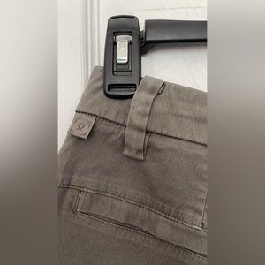 Lululemon Commission Short Slim - Size 28 - 7” Inseam - Green/Gray